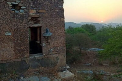 Aravali Exotic Hiking, Yoga with Breakfast - Amber Fort Area Trek: Shrines, Fort Walls, and Village Footpaths