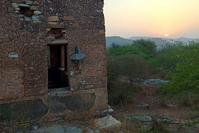 Aravali Exotic Hiking, Yoga with Breakfast - Amber Fort Area Trek: Shrines, Fort Walls, and Village Footpaths