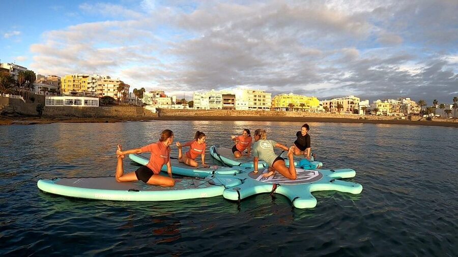 Arguineguín: Stand-up Paddleboard Yoga Class with Instructor - SUP Yoga in Arguineguín: Why this feels different from land yoga