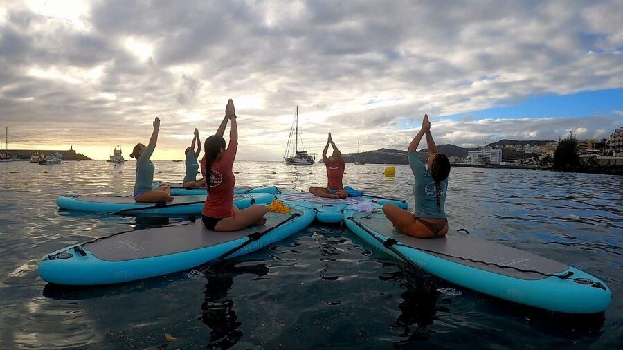 Arguineguín: Stand-up Paddleboard Yoga Class with Instructor - What’s included (and why it adds real value)