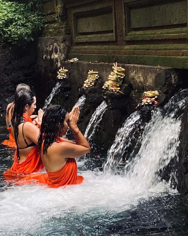 Bali: Ubud Spiritual Cleansing and Meditation Healing Tour - Temple time and the Melukat ritual at the holy springs