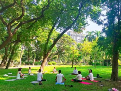 Bangkok: Lumpini Park Yoga Experience - Finding your meeting point: Namaste’ All! near the King statue