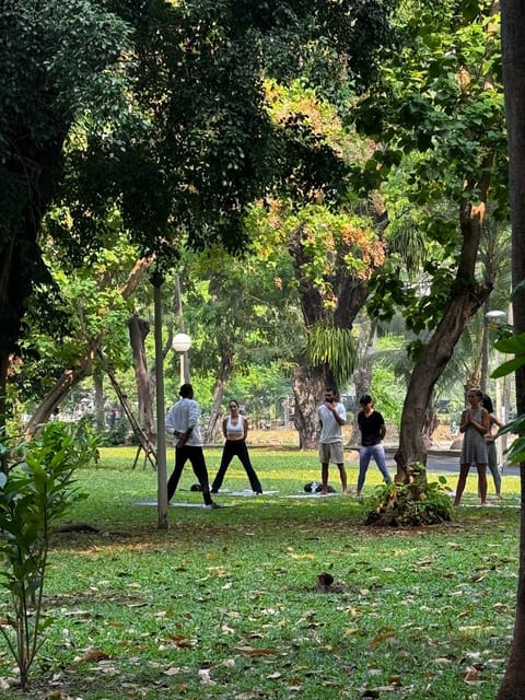 Bangkok: Lumpini Park Yoga Experience - Who should book this Lumpini Park yoga class