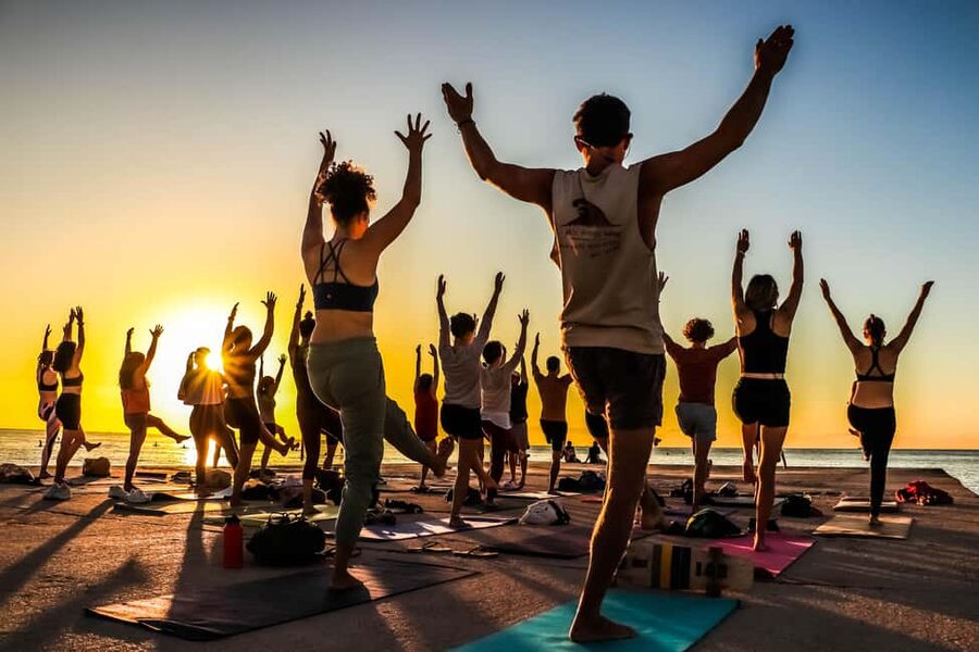 Barcelona: Sunrise Yoga by the Sea & Morning Dip - Coffee and croissants in the park: bonding without pressure