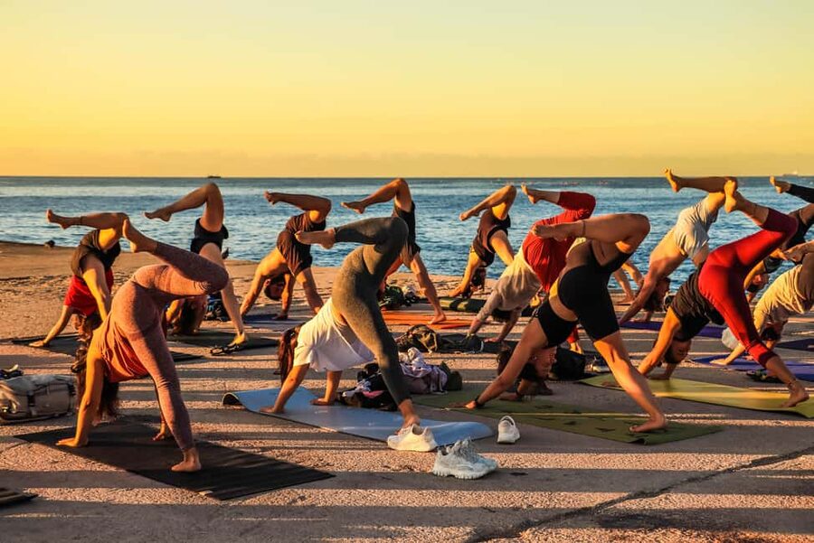 Barcelona: Sunrise Yoga by the Sea & Morning Dip - Who should book this sunrise yoga with Bodhi