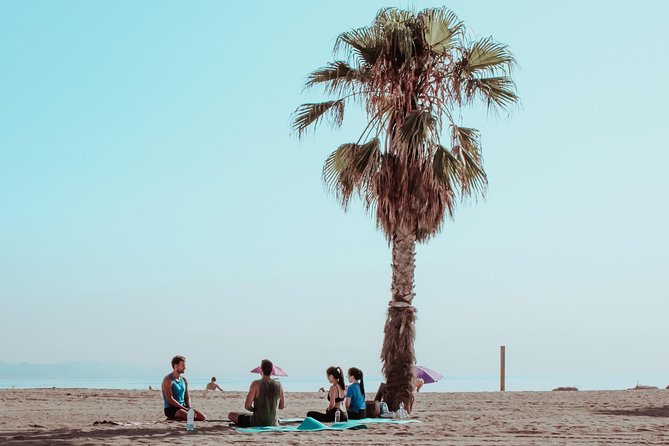 Beach Yoga Emotion Sitges (Barcelona) - The 60-Minute Vinyasa Flow on Sand: What You Actually Do