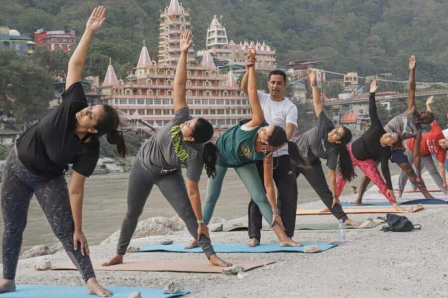 Early Morning 2 Hours Yoga Session In Rishikesh at Ghat - English-Speaking Private Instruction: Who You’ll Train With