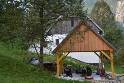 Everyday Yoga Class, Soča (Bovec) - Petra’s teaching style: Clear cues for beginners and regulars