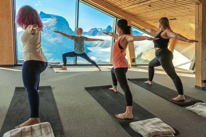 From Åndalsnes: Yoga on Nesaksla Mountain and Gondola Ticket - After class: the vegan smoothie and optional mountain time