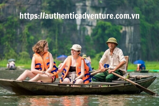 Full-day Guided Meditation Experience in Ha Noi - Guided meditation sessions: learning the method