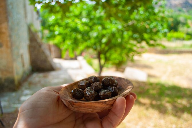 Half-Day Private Tour & Picnic in Real Cretan Countryside Retreat - Agios Thomas: Roman crypts under an unassuming village