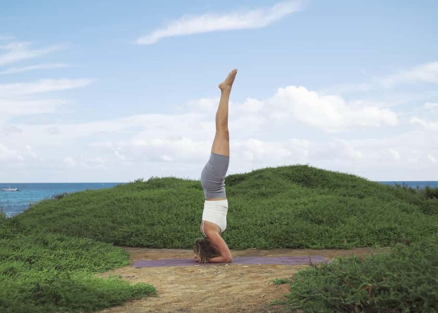 Lanzarote: Outdoor Yoga Class with Headphones - A Quick Reality Check on Logistics (So You Don’t Burn Time)