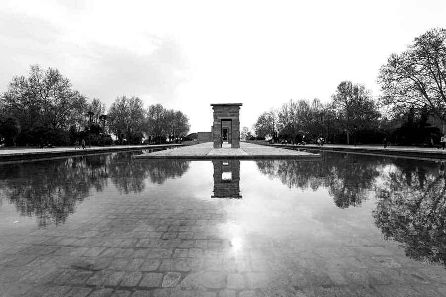 Madrid: Yoga in the morning or at sunset at the Temple of Debod - The Views: Casa de Campo and the Royal Palace While You Breathe