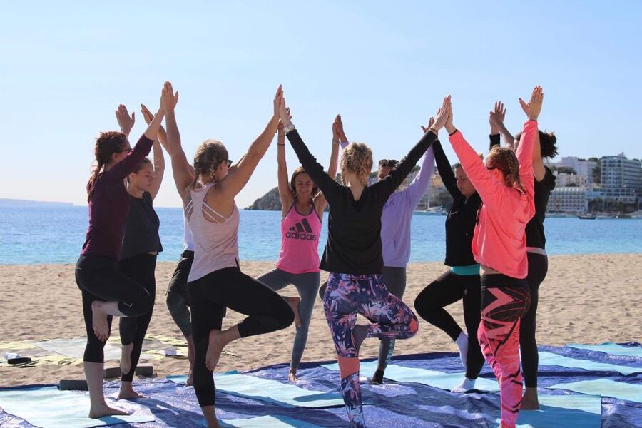 Mallorca: Yoga and Brunch on Palmanova Beach - Beachside yoga in Palmanova: what makes this Mallorca morning work