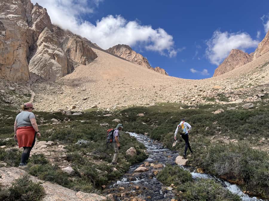 Mendoza: Hiking, Meditation & Yoga in the Andes with Lunch - Lunch, free pause time, and the final 75-minute walk