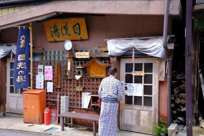 Nagano/Myoko: Snow Monkey & Hot Spring Retreat Private Tour - Who should book this snow monkey and onsen day?