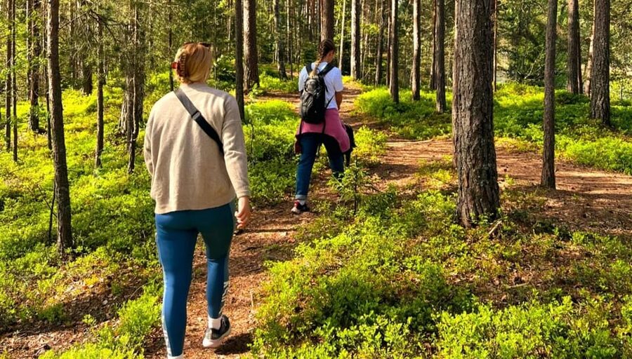 Oslo: Yoga & Hiking with a dog - A simple Oslo escape: Kolbotn, a lake pier, and a guided morning