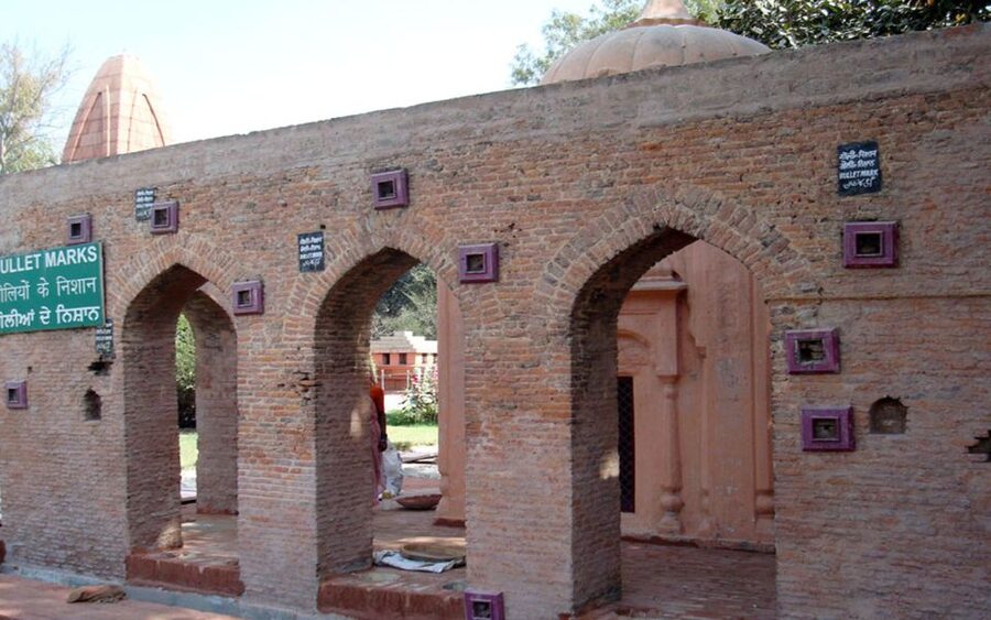 Private Full-Day Amritsar Tour with Beating Retreat Ceremony - Jallianwala Bagh: Walking Into a Memorial With Real Weight