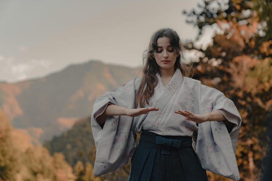 Samurai Swordsmanship and Sound Meditation in nature - Samurai swordsmanship basics: safe practice, then real cutting