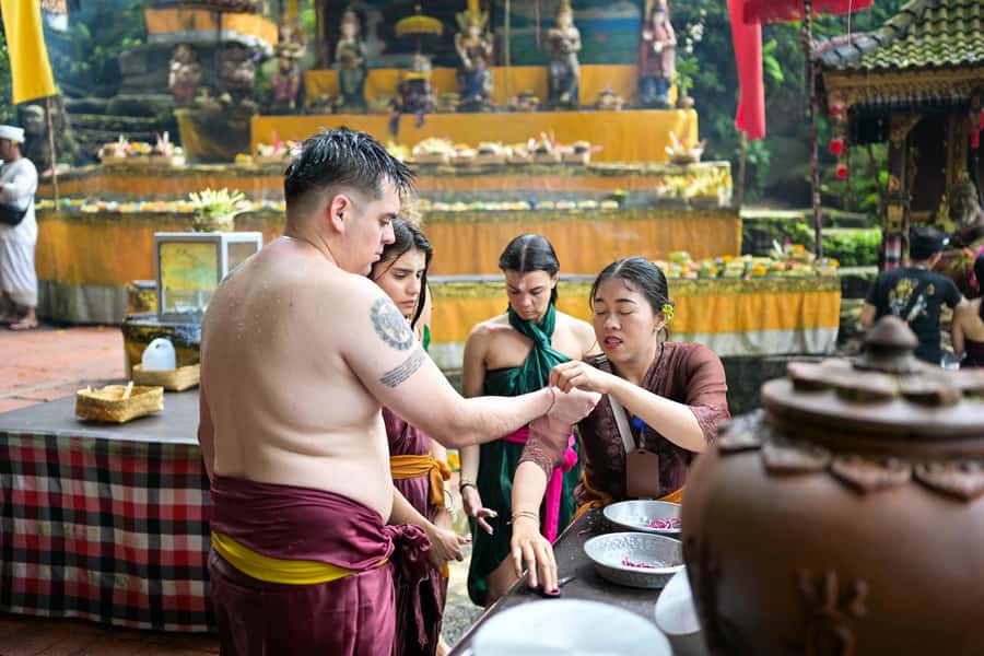Taman Beji Griya Waterfall: Holy Bathing/Soul Retreat Ritual - Rules that affect your experience (and how to respect them)