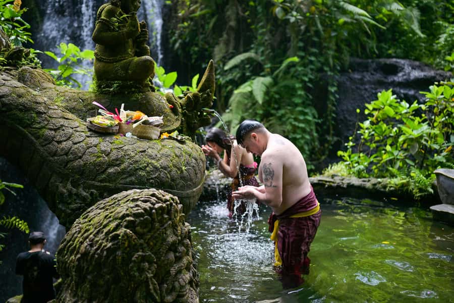 Taman Beji Griya Waterfall: Holy Bathing/Soul Retreat Ritual - What the Melukat cleansing ritual feels like up close